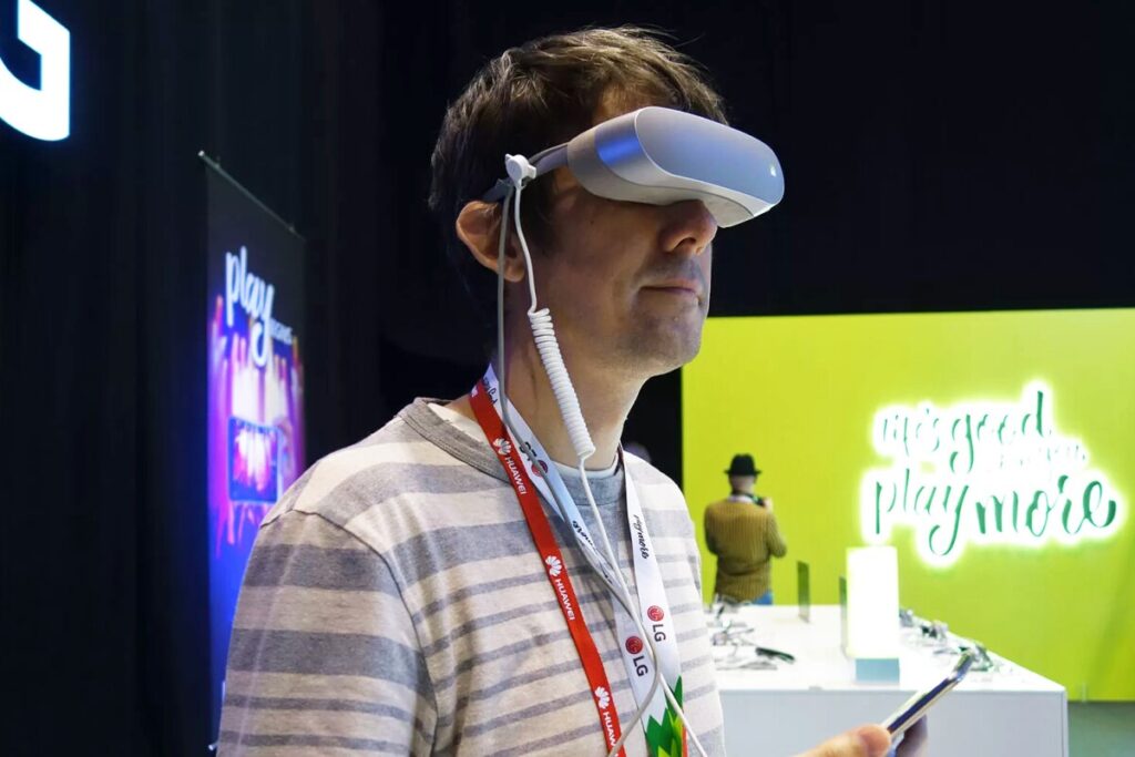 Lightweight VR Headsets